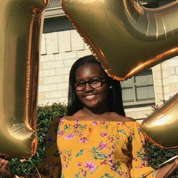 Meet your Posher, TaNyia - Picture 2 of 2